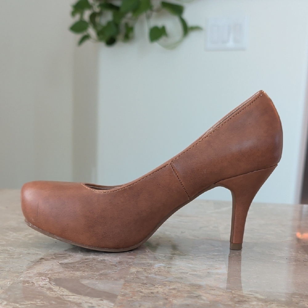 NWOT Dream Pairs Brown Leather Heels - Picture 8 of 9